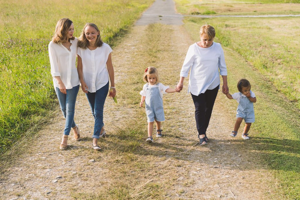 foto de tres generaciones de mujeres de la misma familia