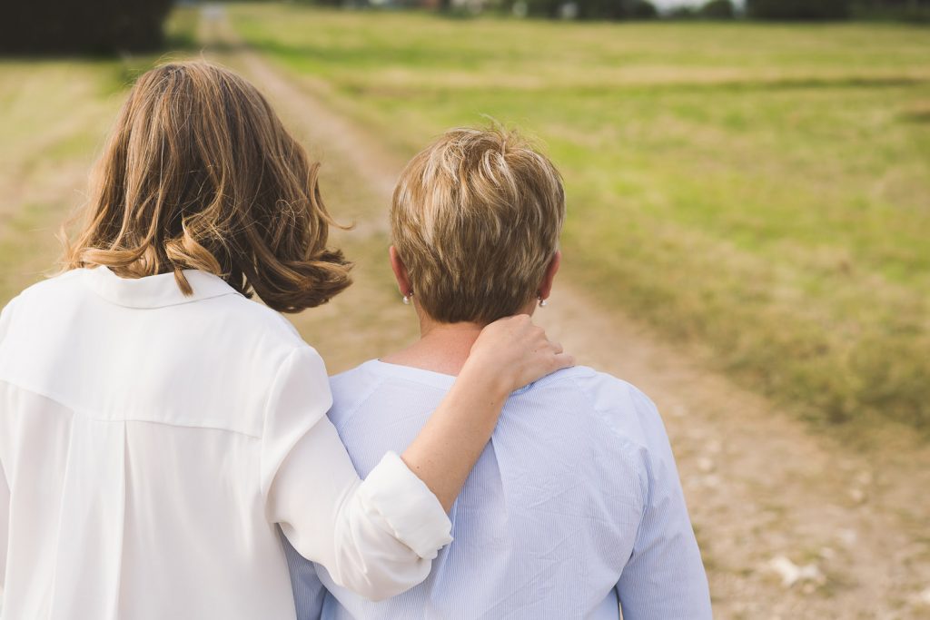 foto de tres generaciones de mujeres de la misma familia