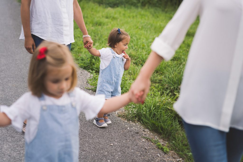 sesión de fotos de abuela, hijas y nietas en Asturias