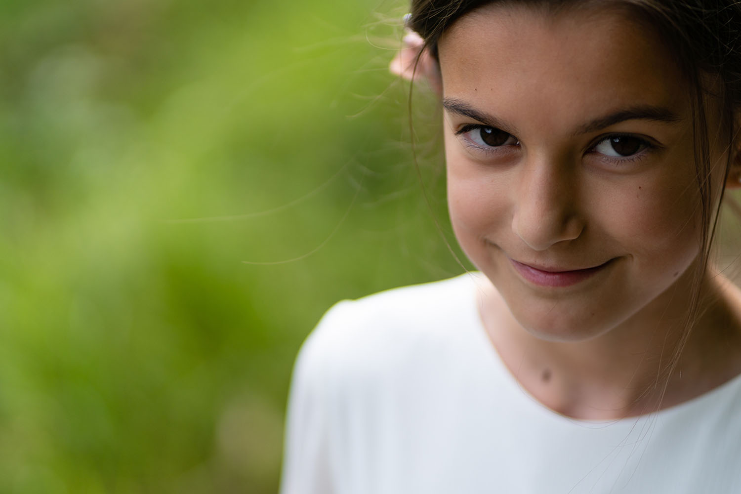 sesión de fotos de comunión de niña en exteriores en Luarca, Asturias