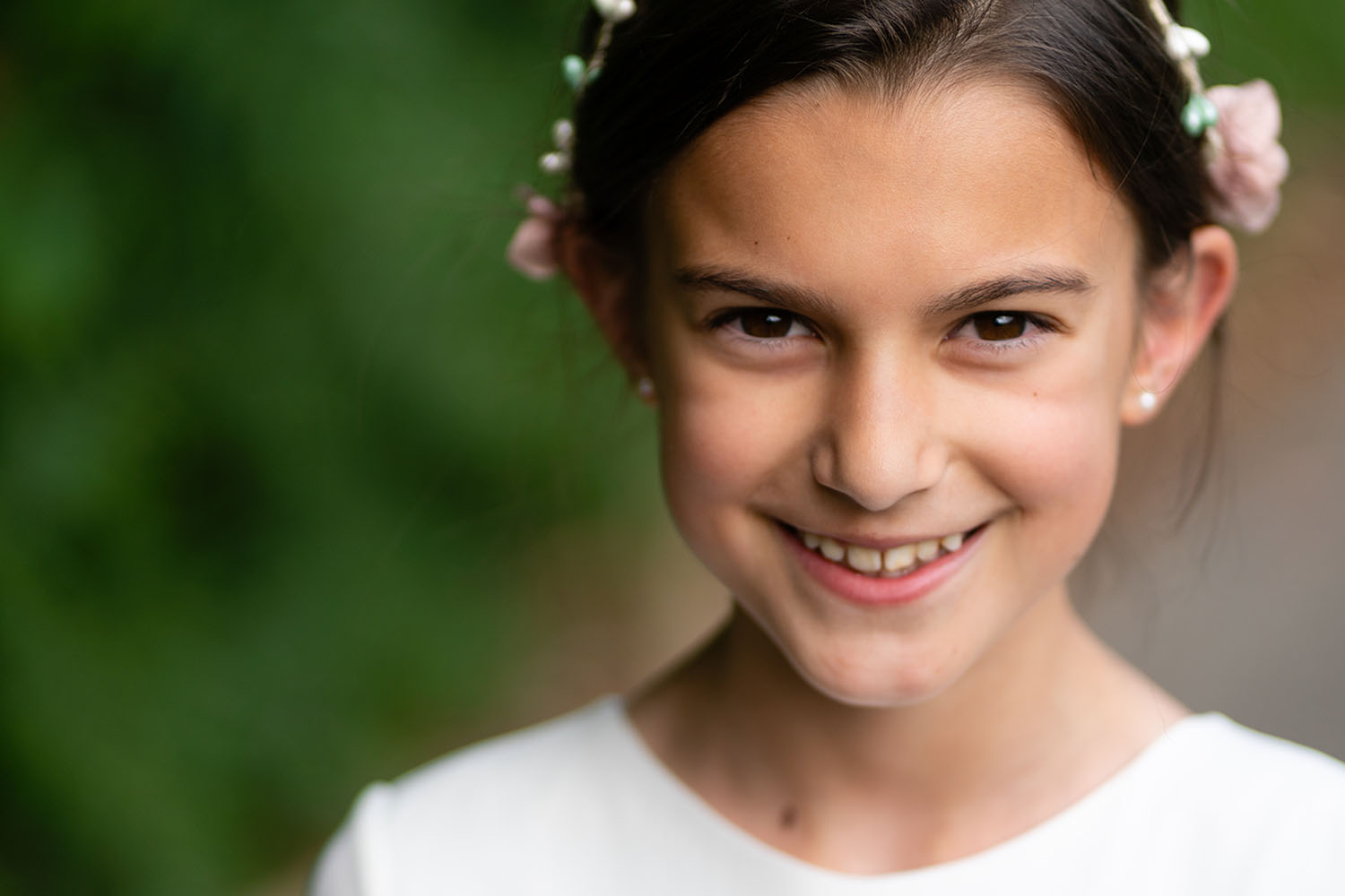 sesión de fotos de comunión de niña en exteriores en Luarca, Asturias