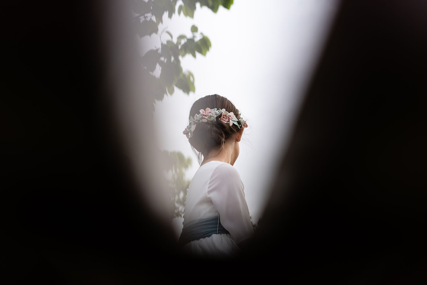 sesión de fotos de comunión de niña en exteriores en Luarca, Asturias